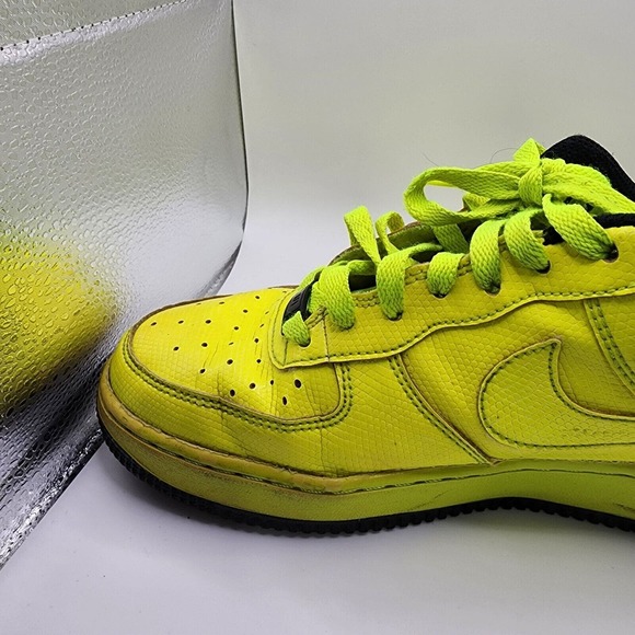 Nike 6.5 Youth Air Force 1 AF1 VOLT Neon Yellow LV8 Sneakers Shoes AO2288-700 - Picture 9 of 14